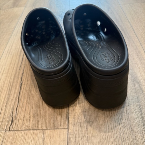 Women’s Size 9 Black Platform Crocs - Picture 3 of 6